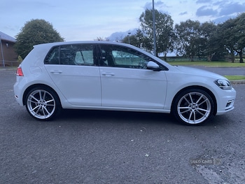 Used Volkswagen Golf 2017 for sale - 76099696: Photo
