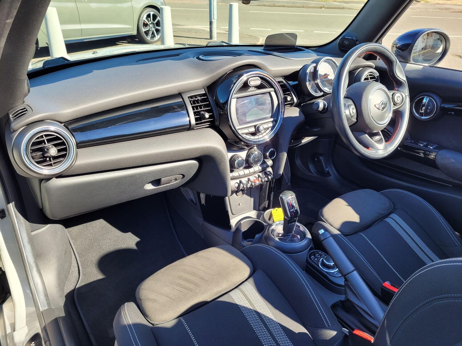 Used MINI Convertible 2018 for sale - 76109130: Photo 12