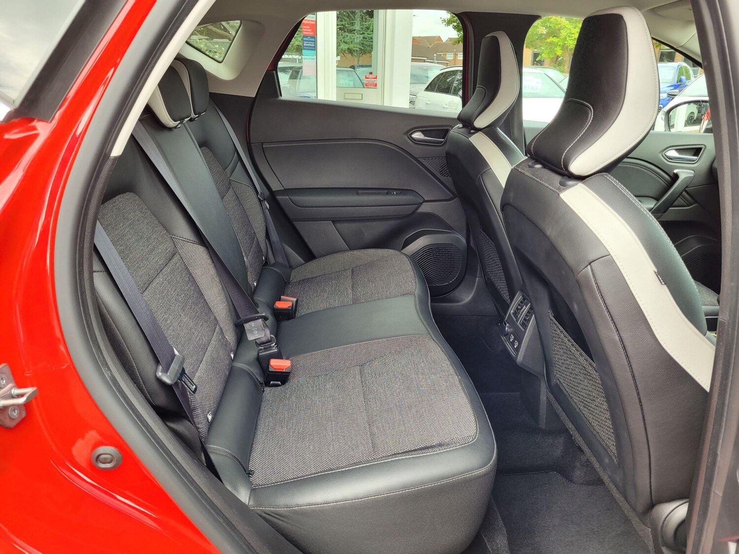 Used Renault Captur 2024 for sale - 76327042: Photo 29