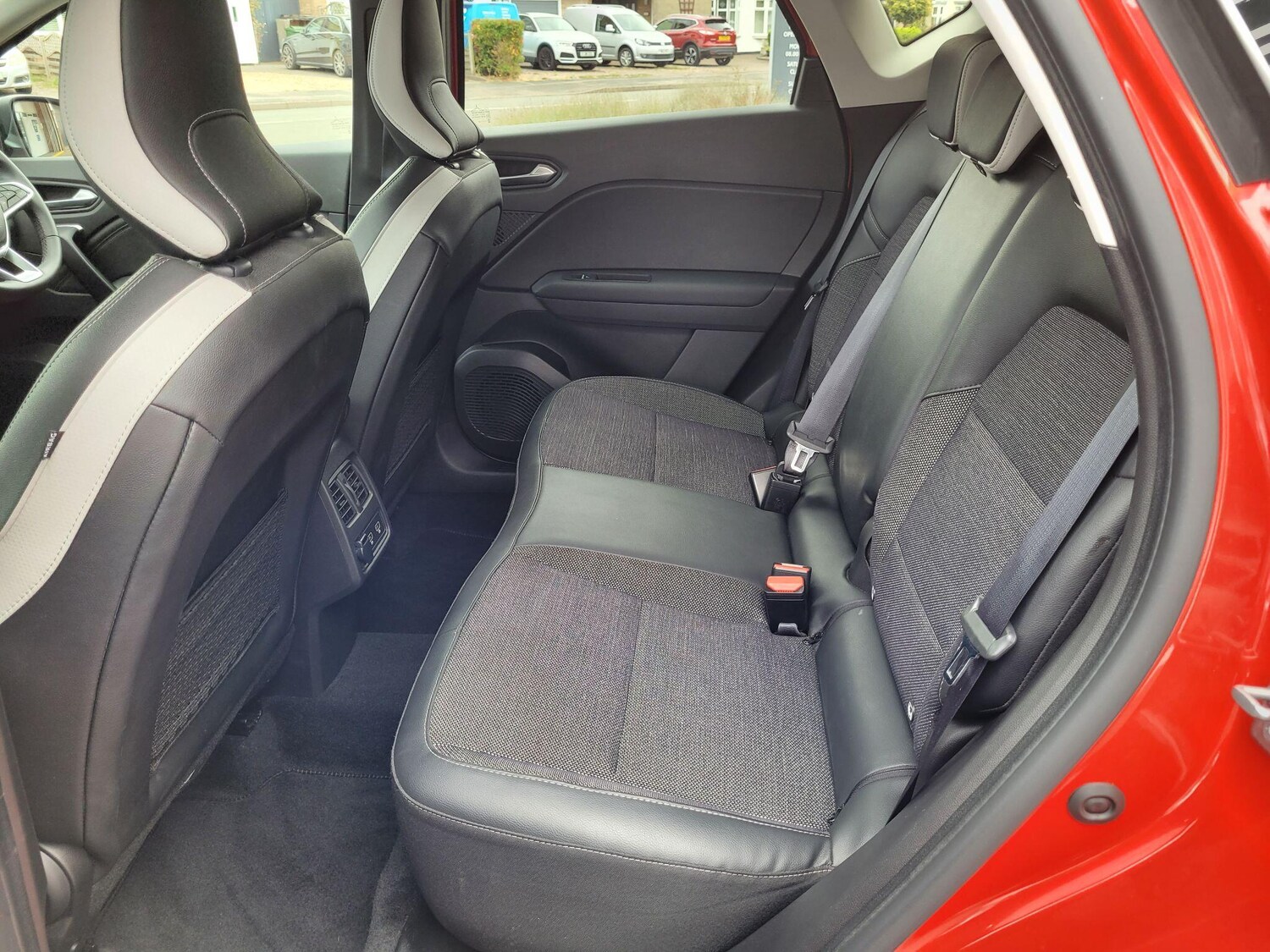 Used Renault Captur 2024 for sale - 76327042: Photo 30