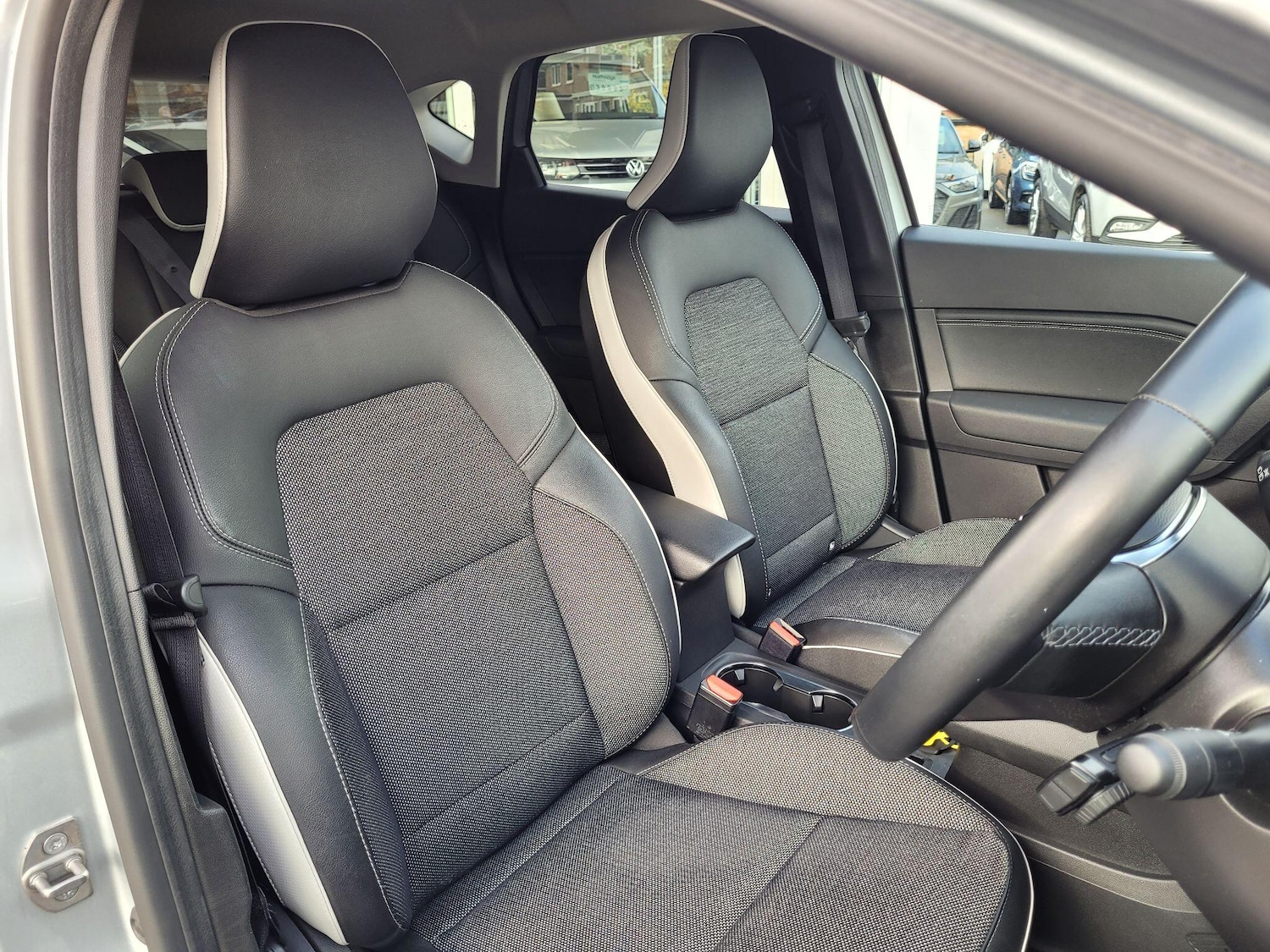 Used Renault Captur 2024 for sale - 76965439: Photo 14