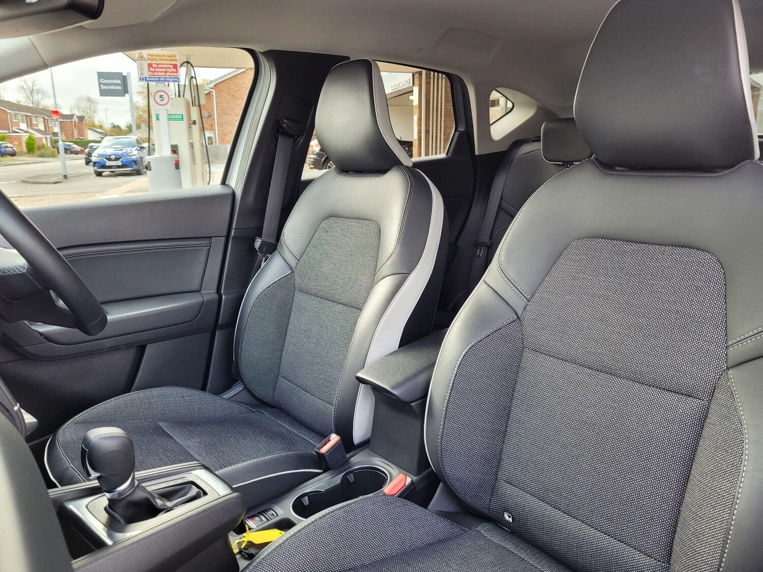 Used Renault Captur 2024 for sale - 76965439: Photo 29