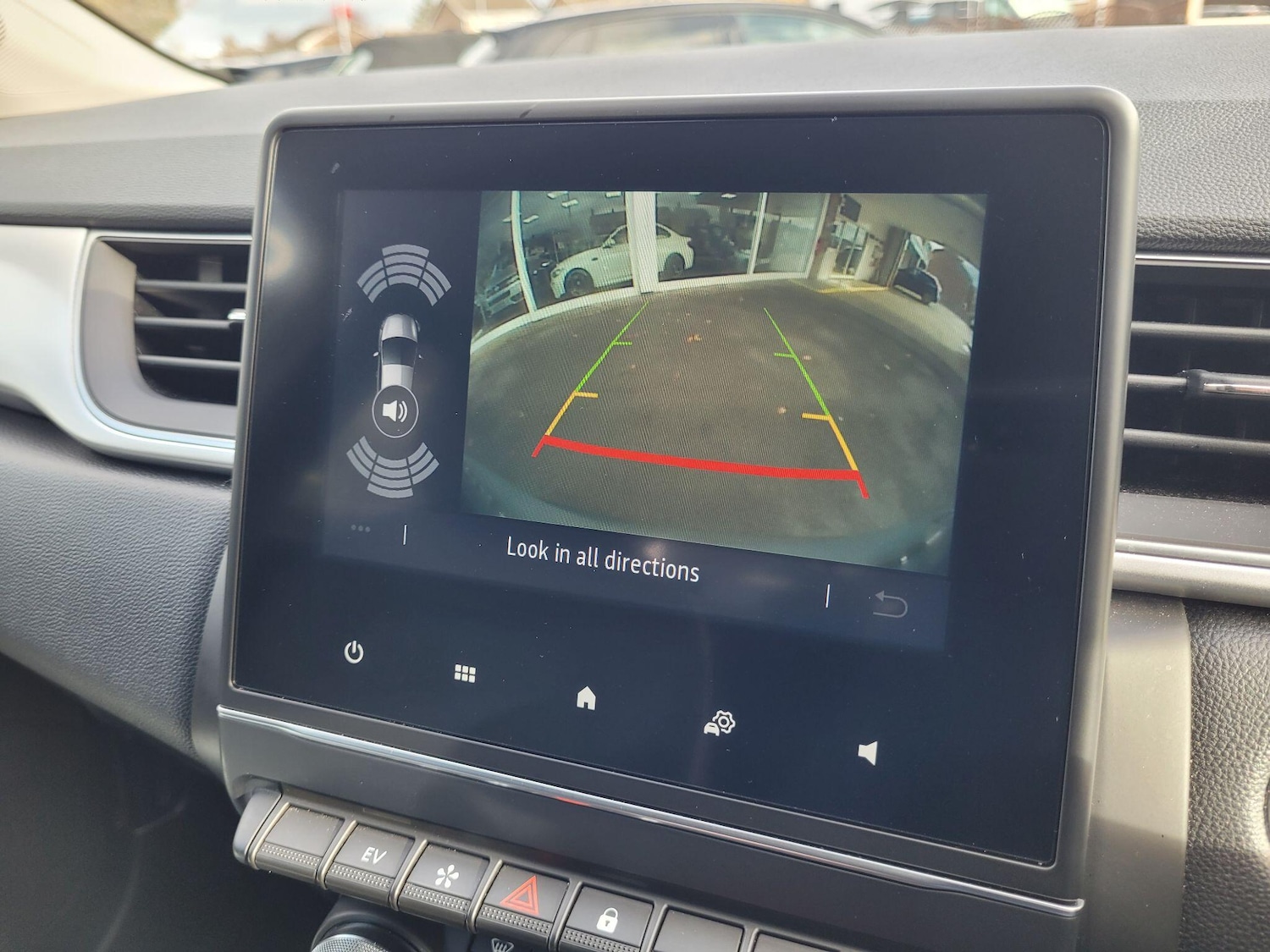 Used Renault Captur 2024 for sale - 76965439: Photo 3