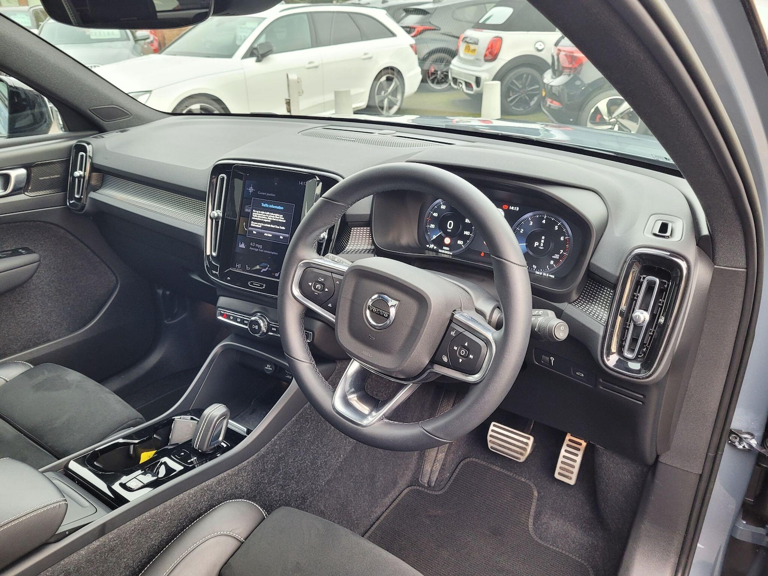 Used Volvo XC40 2022 for sale - 77344651: Photo 2