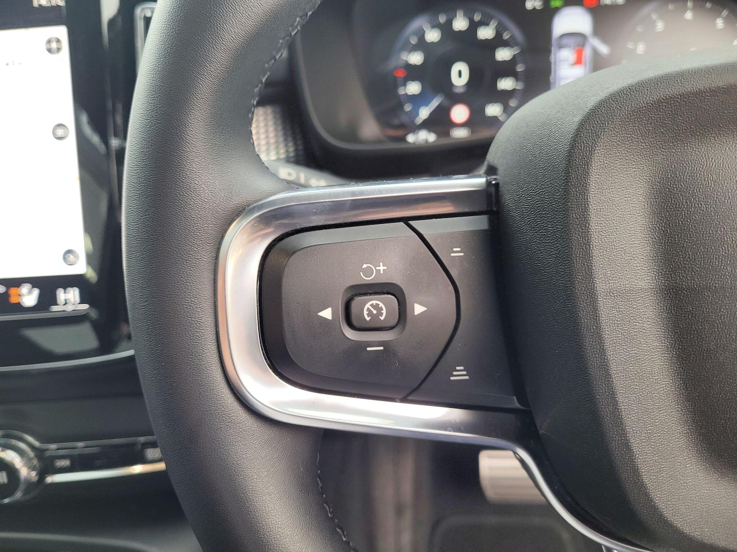 Used Volvo XC40 2022 for sale - 77344651: Photo 24