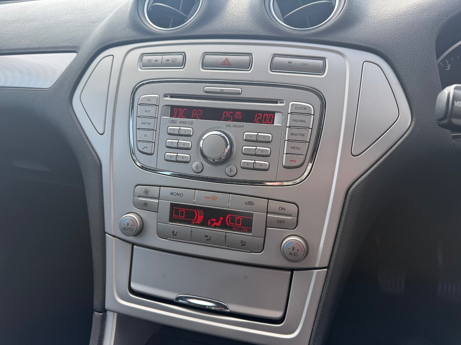 Used Ford Mondeo 2010 for sale - 77974195: Photo 13