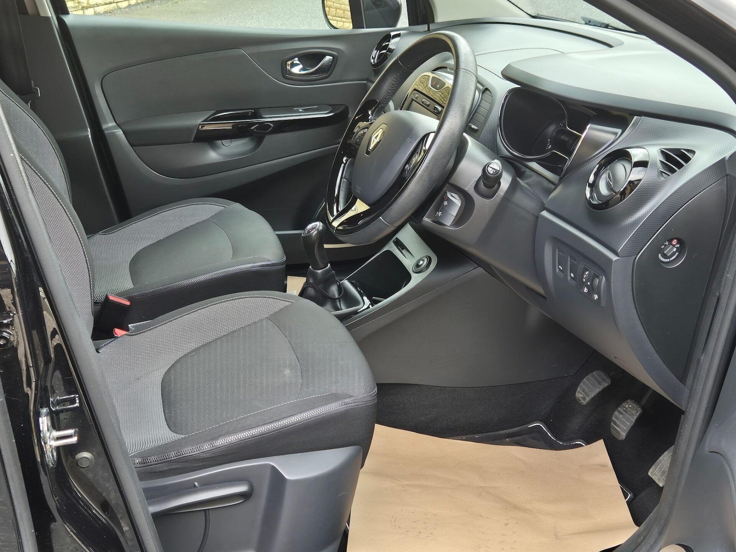 Used Renault Captur 2015 for sale - 76608914: Photo 2