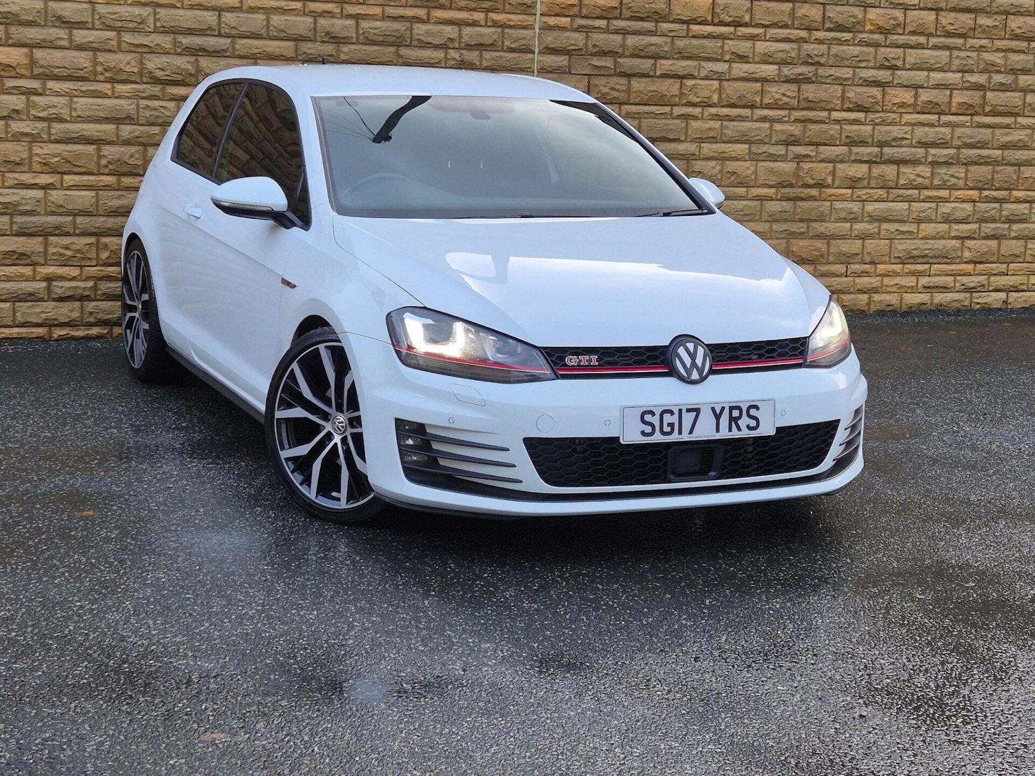 Used Volkswagen Golf 2017 for sale - 76734664: Photo 1