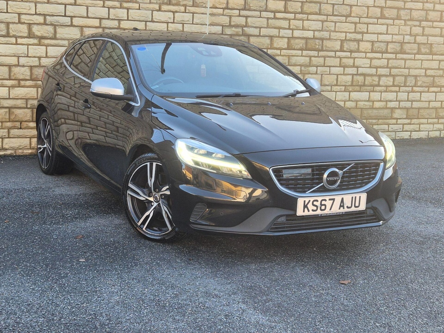 Used Volvo V40 2017 for sale - 76719458: Photo 1