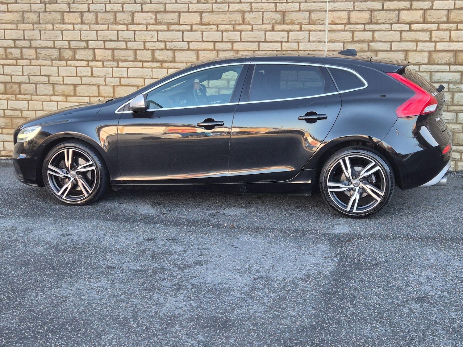 Used Volvo V40 2017 for sale - 76719458: Photo 28