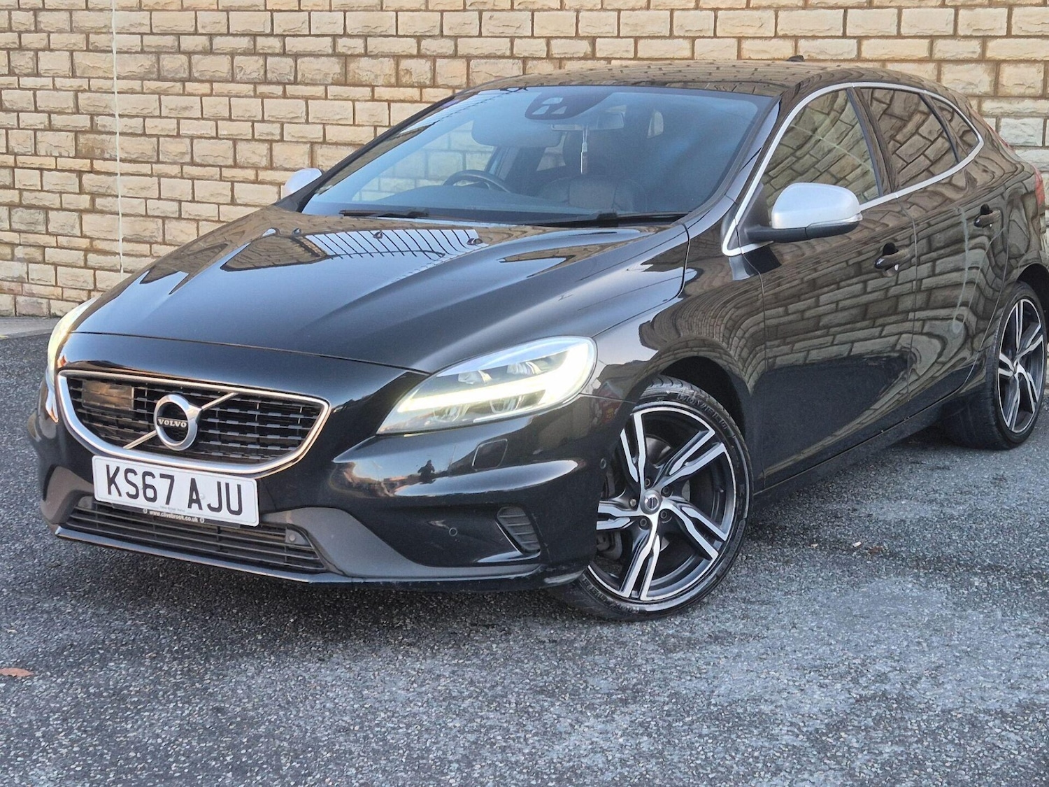 Used Volvo V40 2017 for sale - 76719458: Photo 3