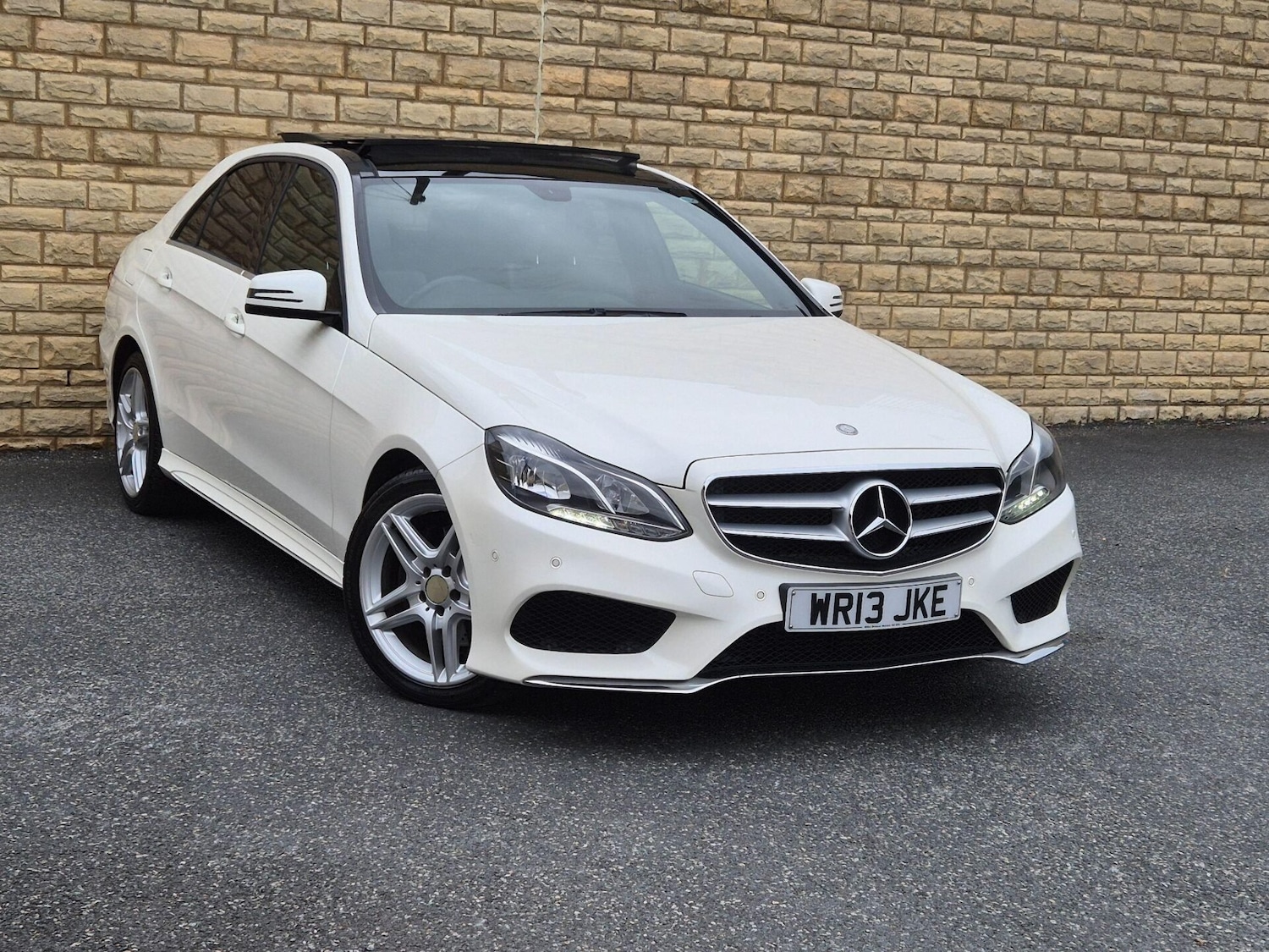 Used Mercedes-Benz E Class 2013 for sale - 76608938: Photo 1