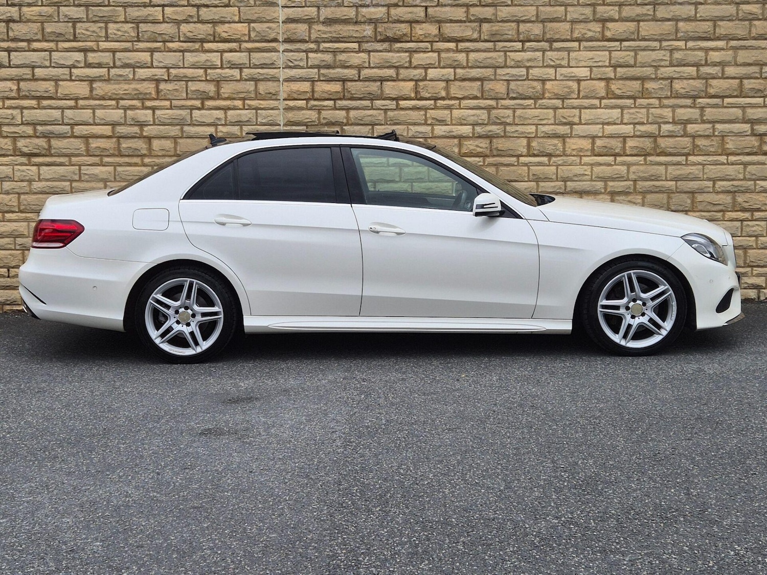Used Mercedes-Benz E Class 2013 for sale - 76608938: Photo 13