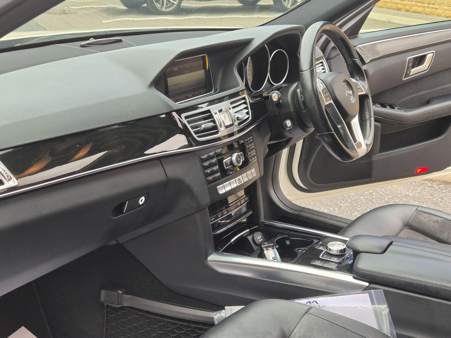 Used Mercedes-Benz E Class 2013 for sale - 76608938: Photo 18