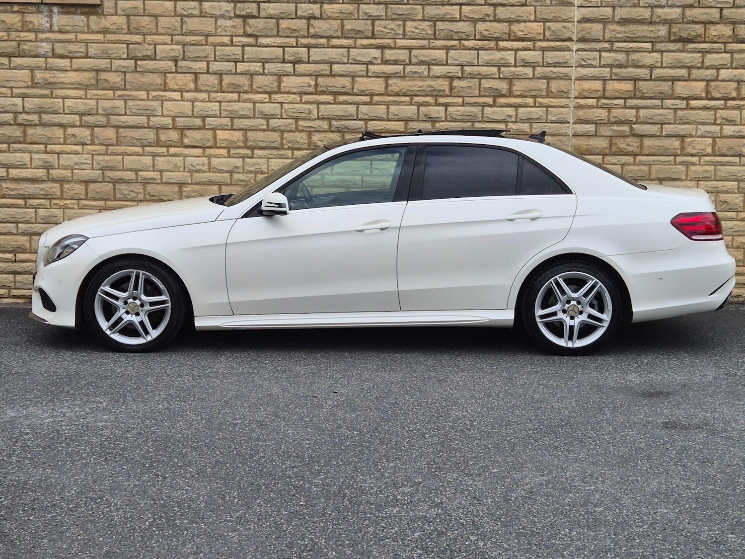 Used Mercedes-Benz E Class 2013 for sale - 76608938: Photo 26