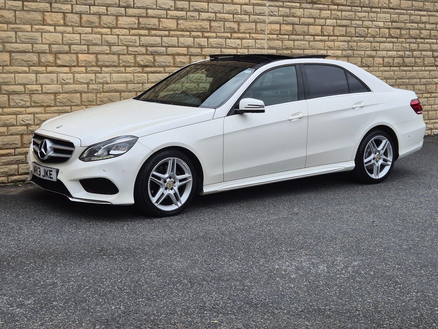 Used Mercedes-Benz E Class 2013 for sale - 76608938: Photo 27