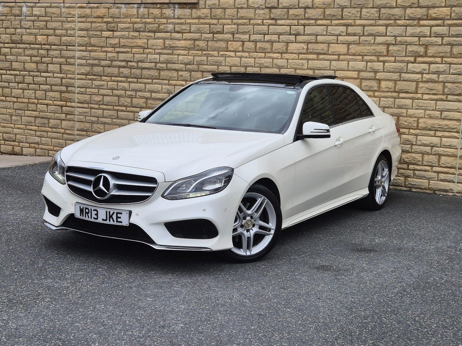 Used Mercedes-Benz E Class 2013 for sale - 76608938: Photo 3