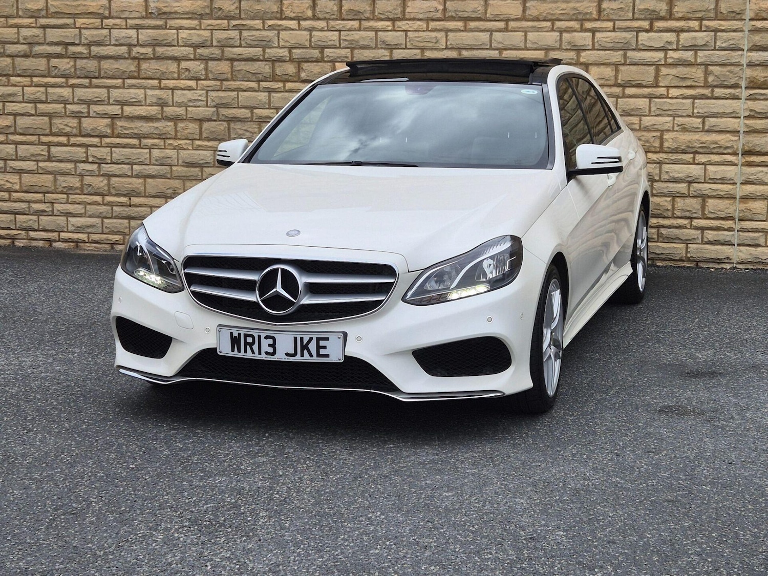 Used Mercedes-Benz E Class 2013 for sale - 76608938: Photo 5