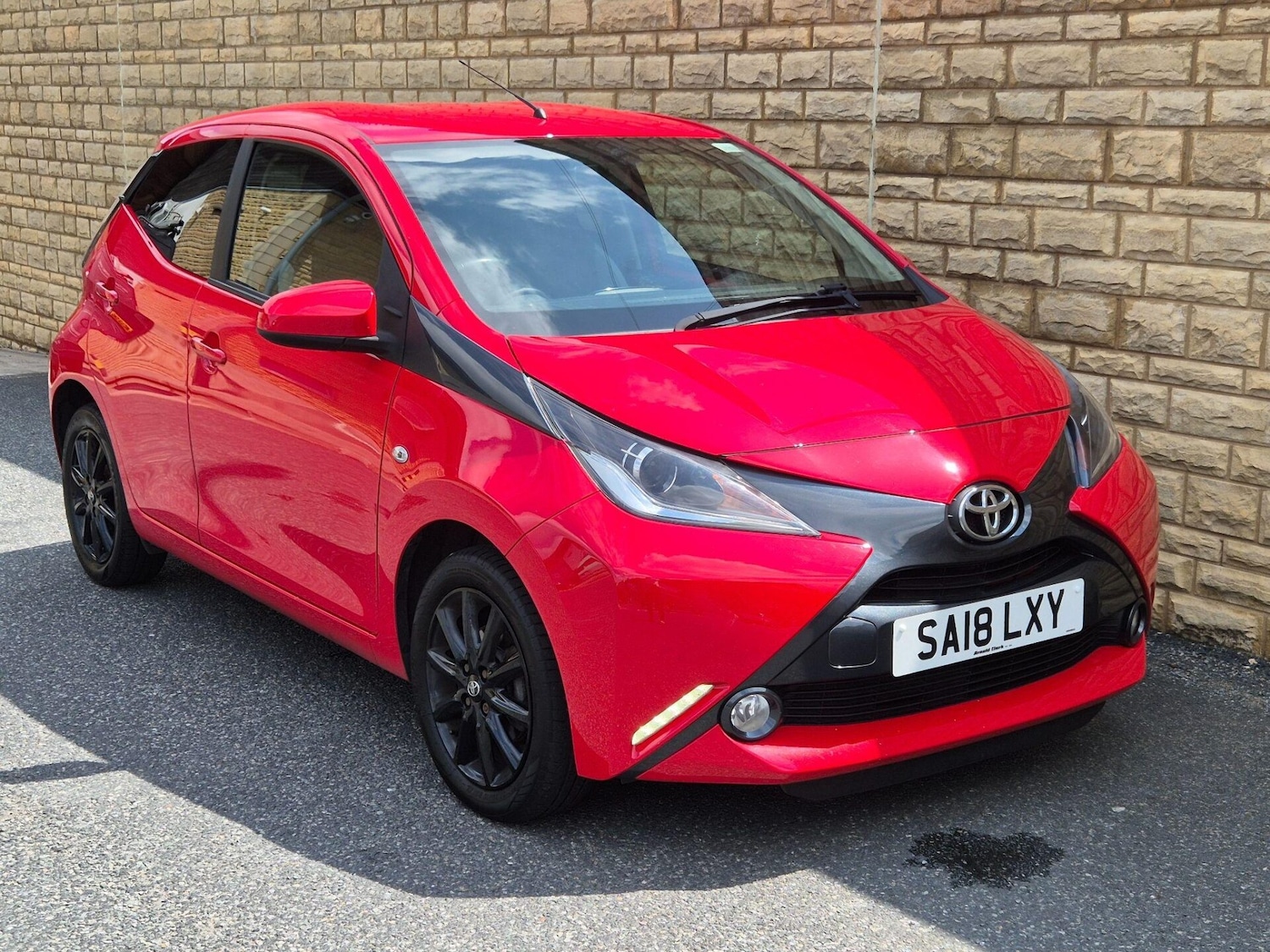 Used Toyota AYGO 2018 for sale - 76608901: Photo 11