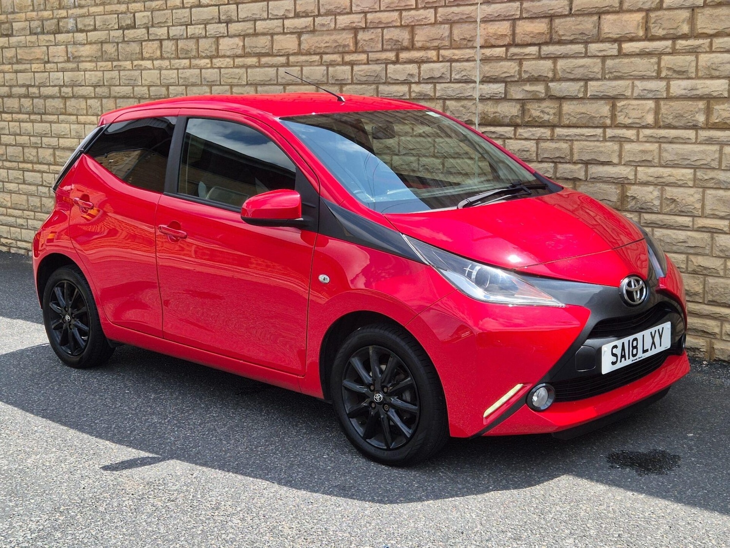 Used Toyota AYGO 2018 for sale - 76608901: Photo 12