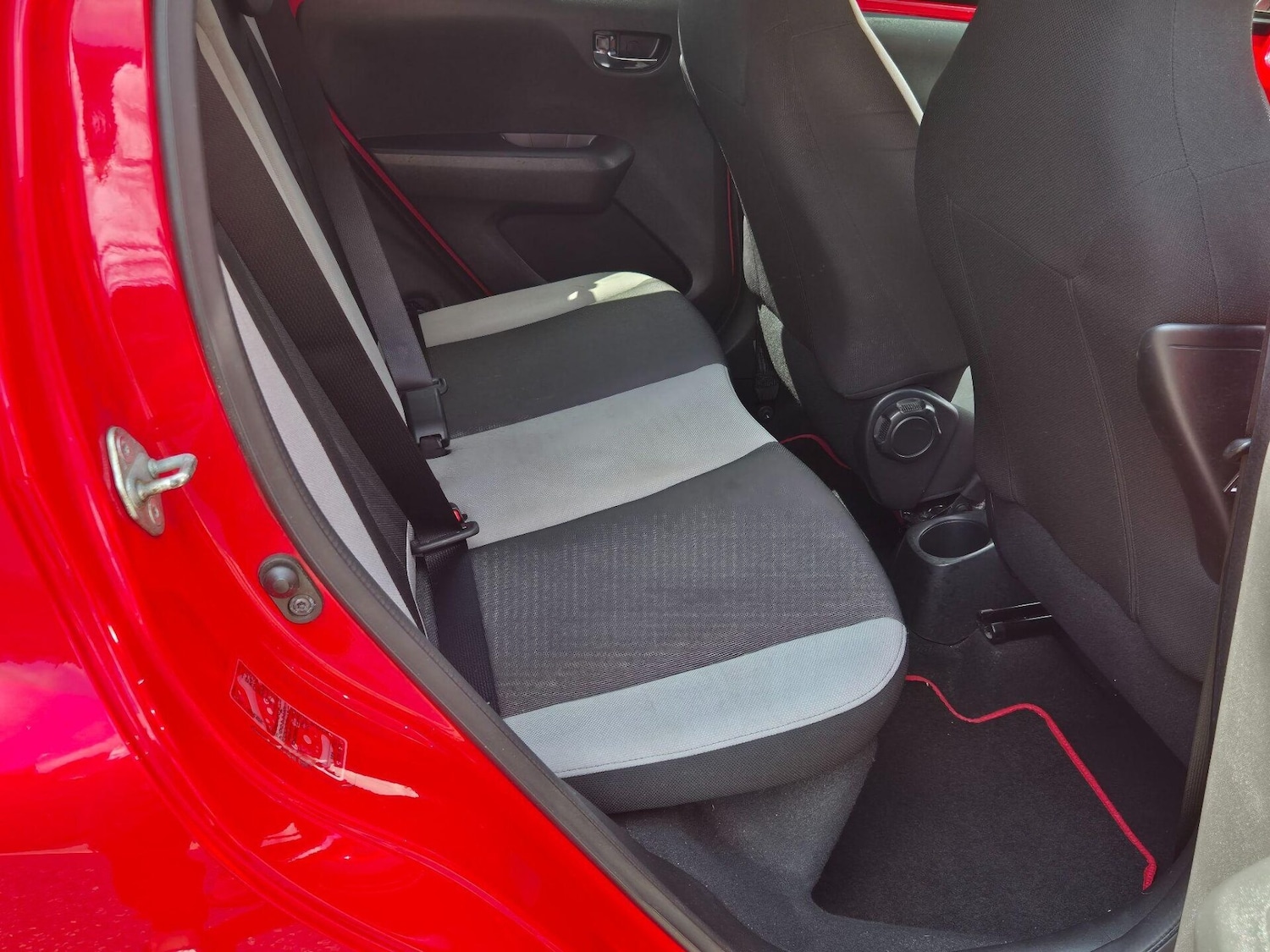 Used Toyota AYGO 2018 for sale - 76608901: Photo 14