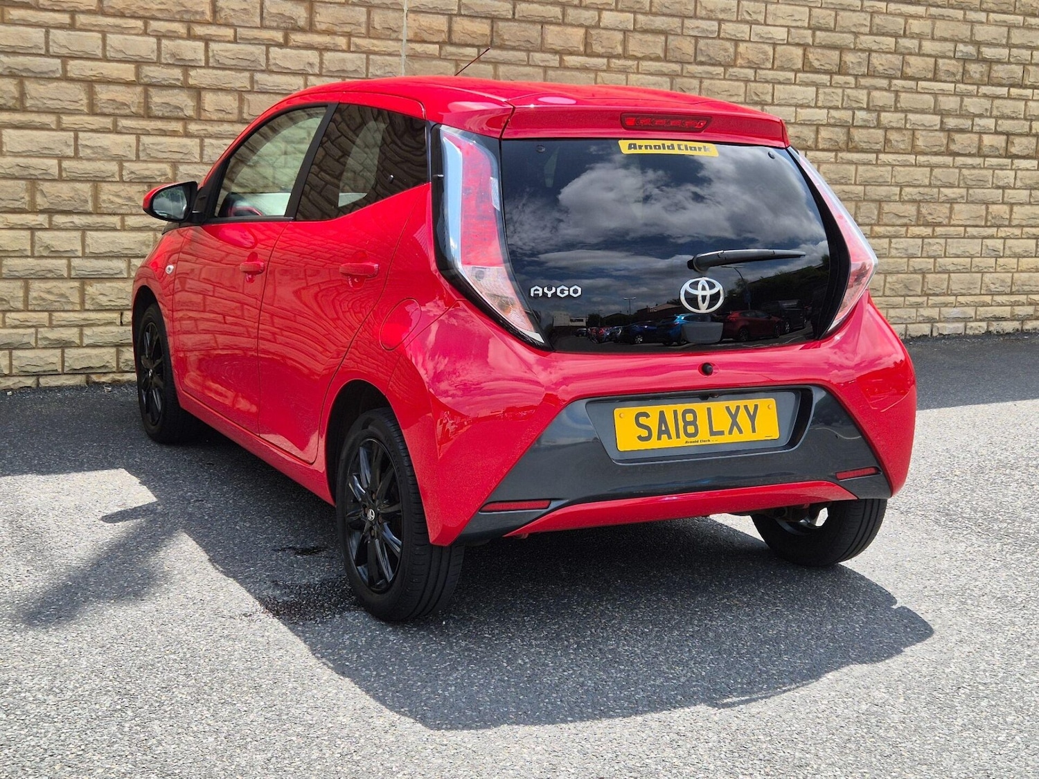 Used Toyota AYGO 2018 for sale - 76608901: Photo 24
