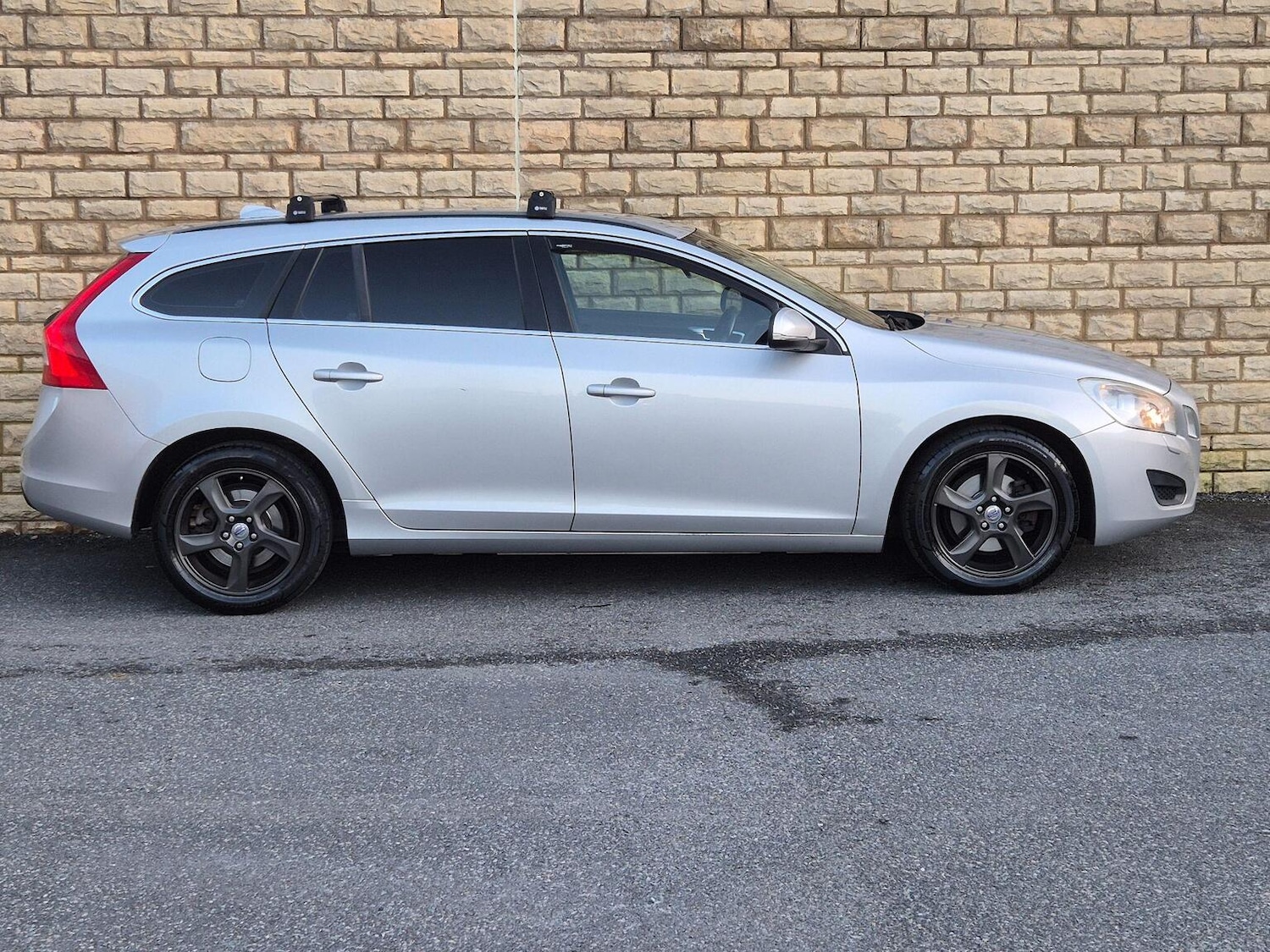 Used Volvo V60 2011 for sale - 77742857: Photo 15