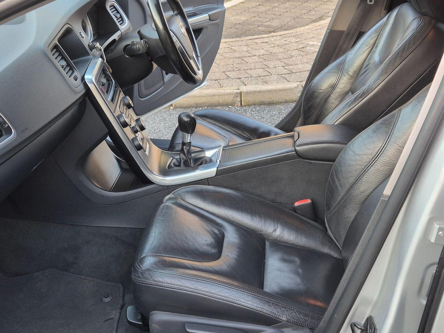 Used Volvo V60 2011 for sale - 77742857: Photo 18