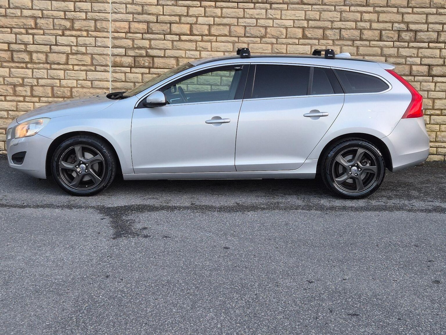 Used Volvo V60 2011 for sale - 77742857: Photo 29