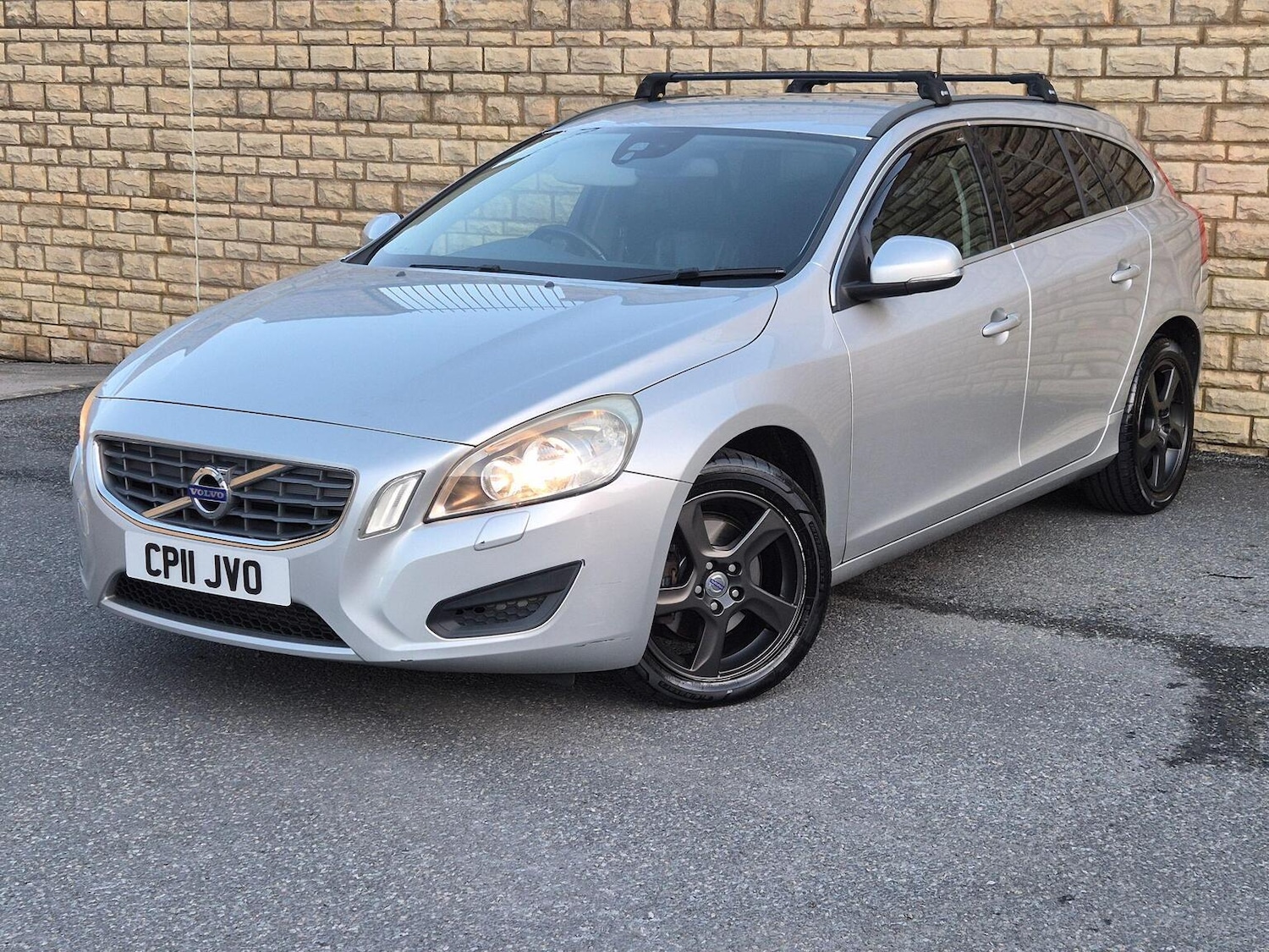 Used Volvo V60 2011 for sale - 77742857: Photo 3