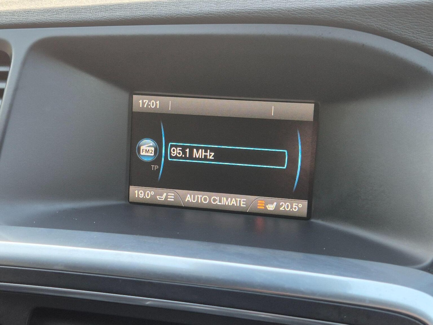 Used Volvo V60 2011 for sale - 77742857: Photo 30