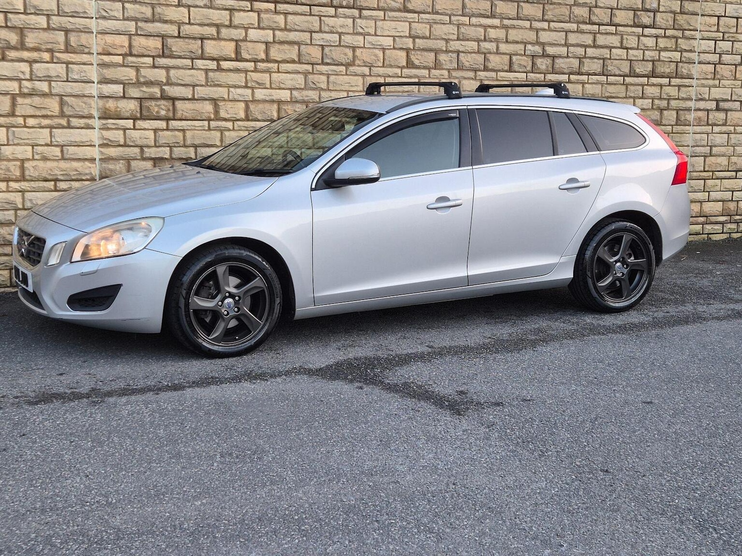 Used Volvo V60 2011 for sale - 77742857: Photo 31