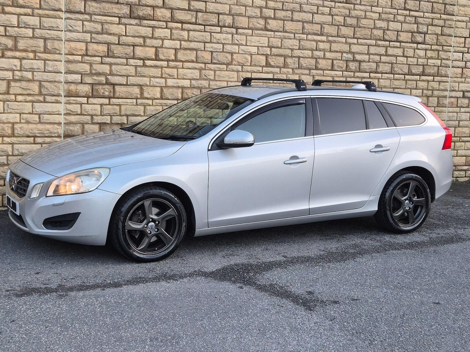 Used Volvo V60 2011 for sale - 77742857: Photo 32