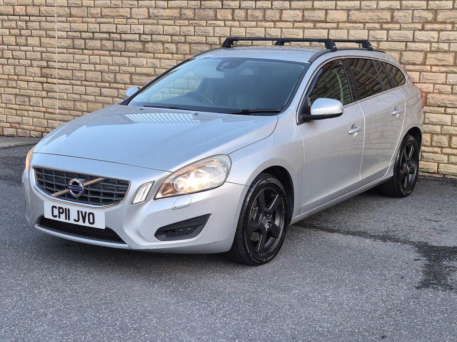 Used Volvo V60 2011 for sale - 77742857: Photo 4