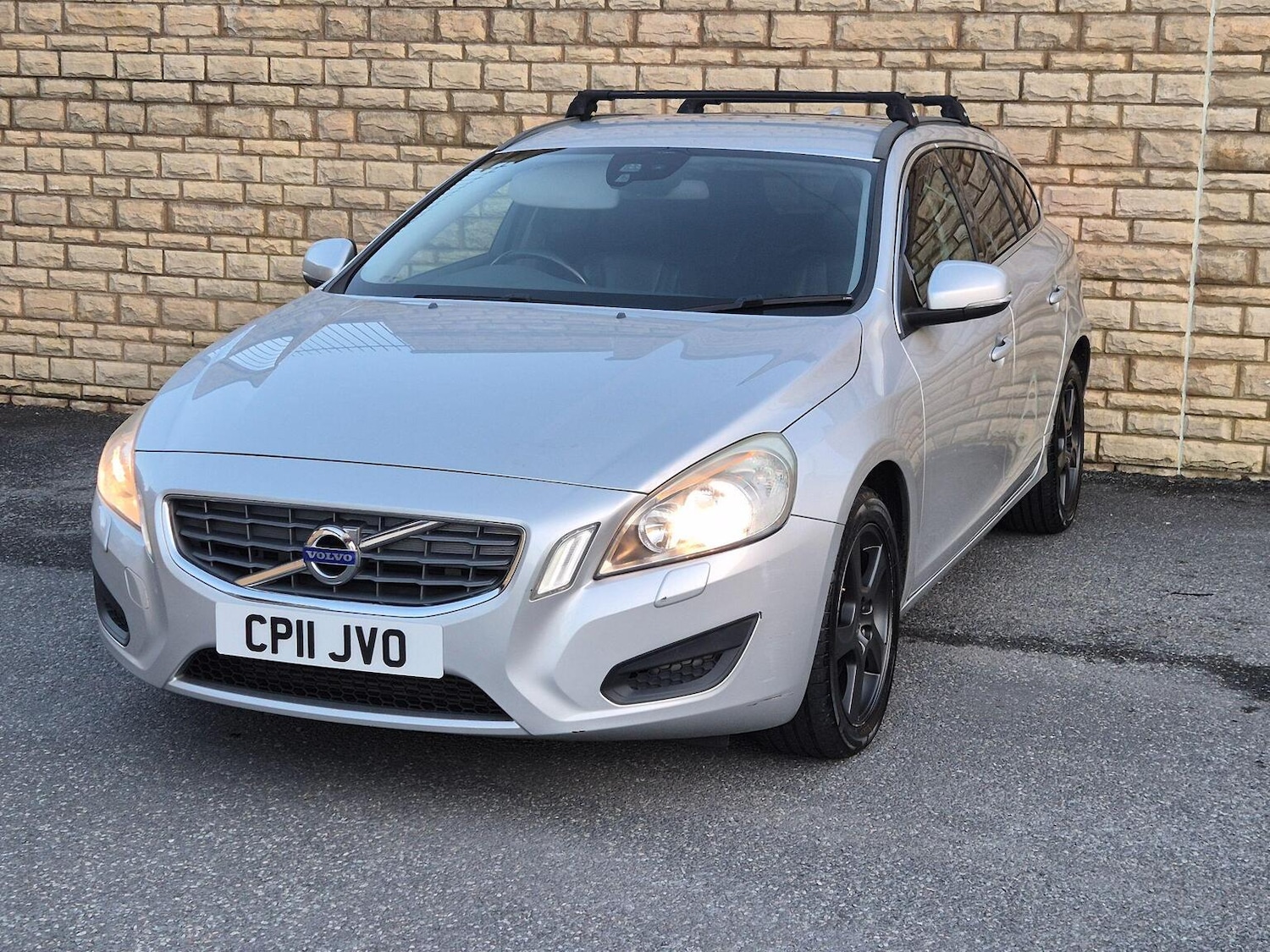 Used Volvo V60 2011 for sale - 77742857: Photo 5