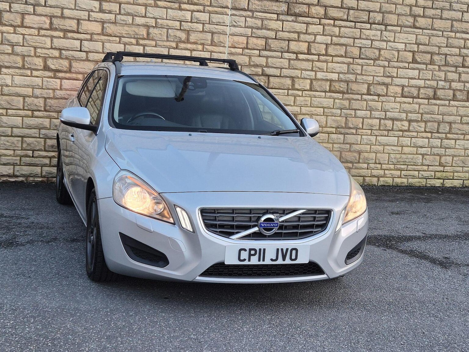 Used Volvo V60 2011 for sale - 77742857: Photo 8