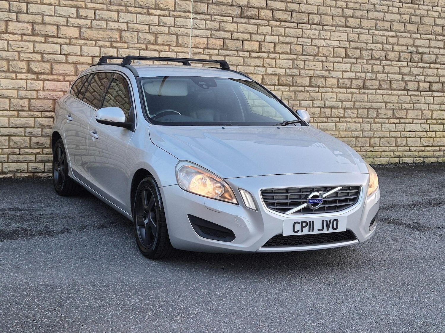 Used Volvo V60 2011 for sale - 77742857: Photo 9