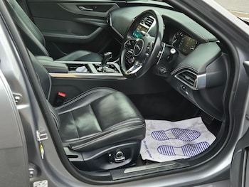 Used Jaguar XE 2019 for sale - 77465646: Photo