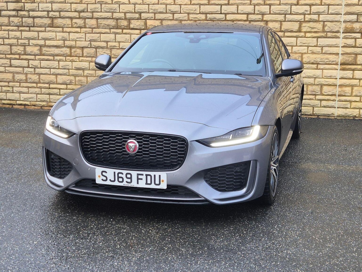 Used Jaguar XE 2019 for sale - 77465646: Photo 5