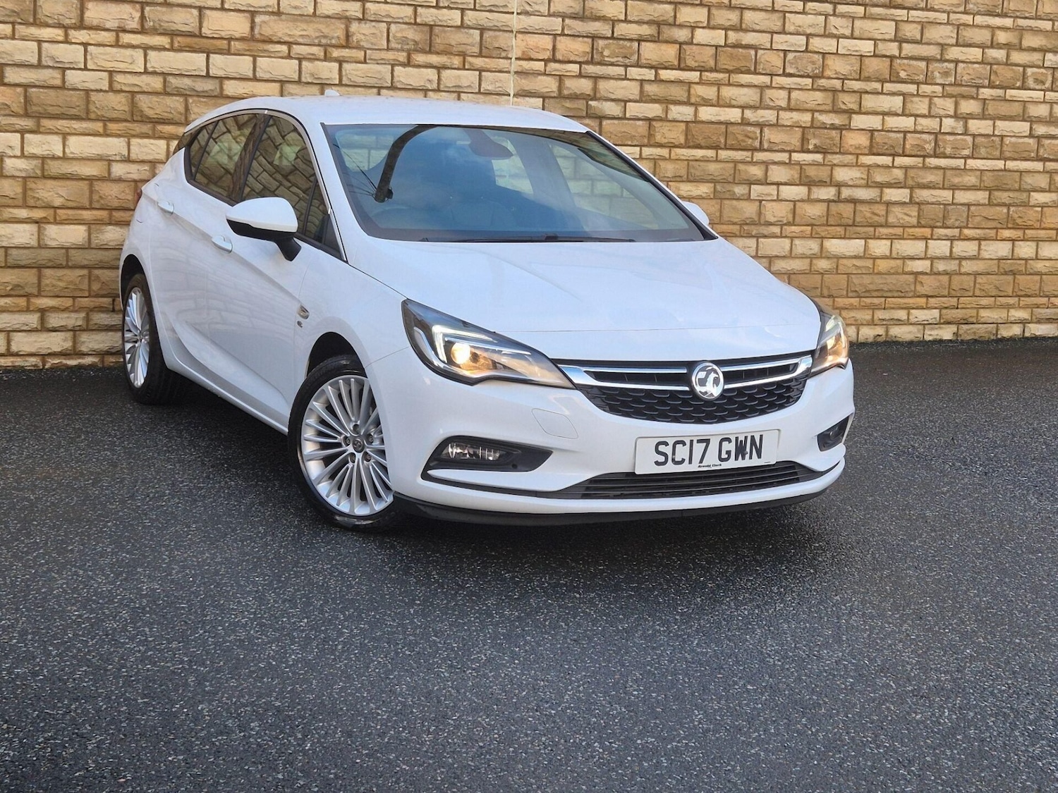 Used Vauxhall Astra 2017 for sale - 76608916: Photo 1