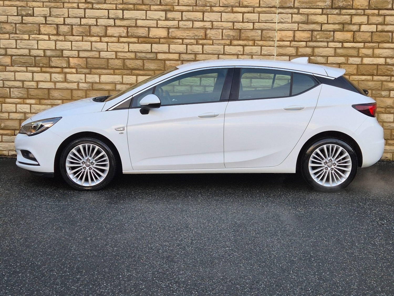 Used Vauxhall Astra 2017 for sale - 76608916: Photo 29