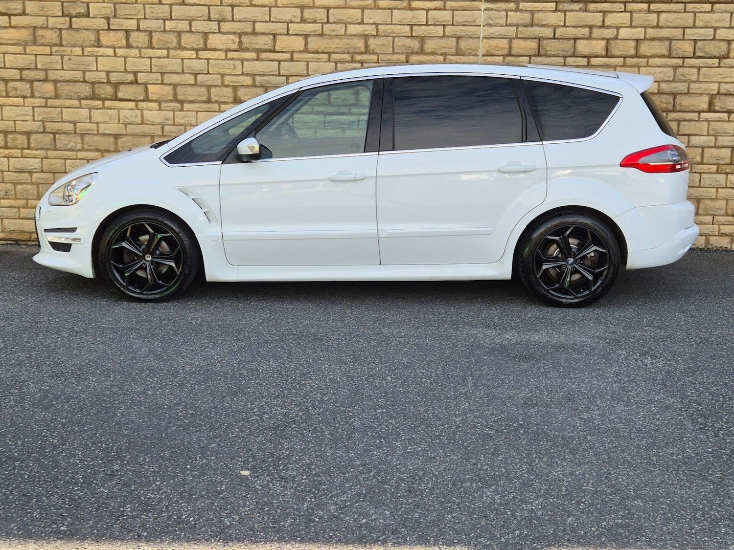 Used Ford S-Max 2013 for sale - 76608934: Photo 24