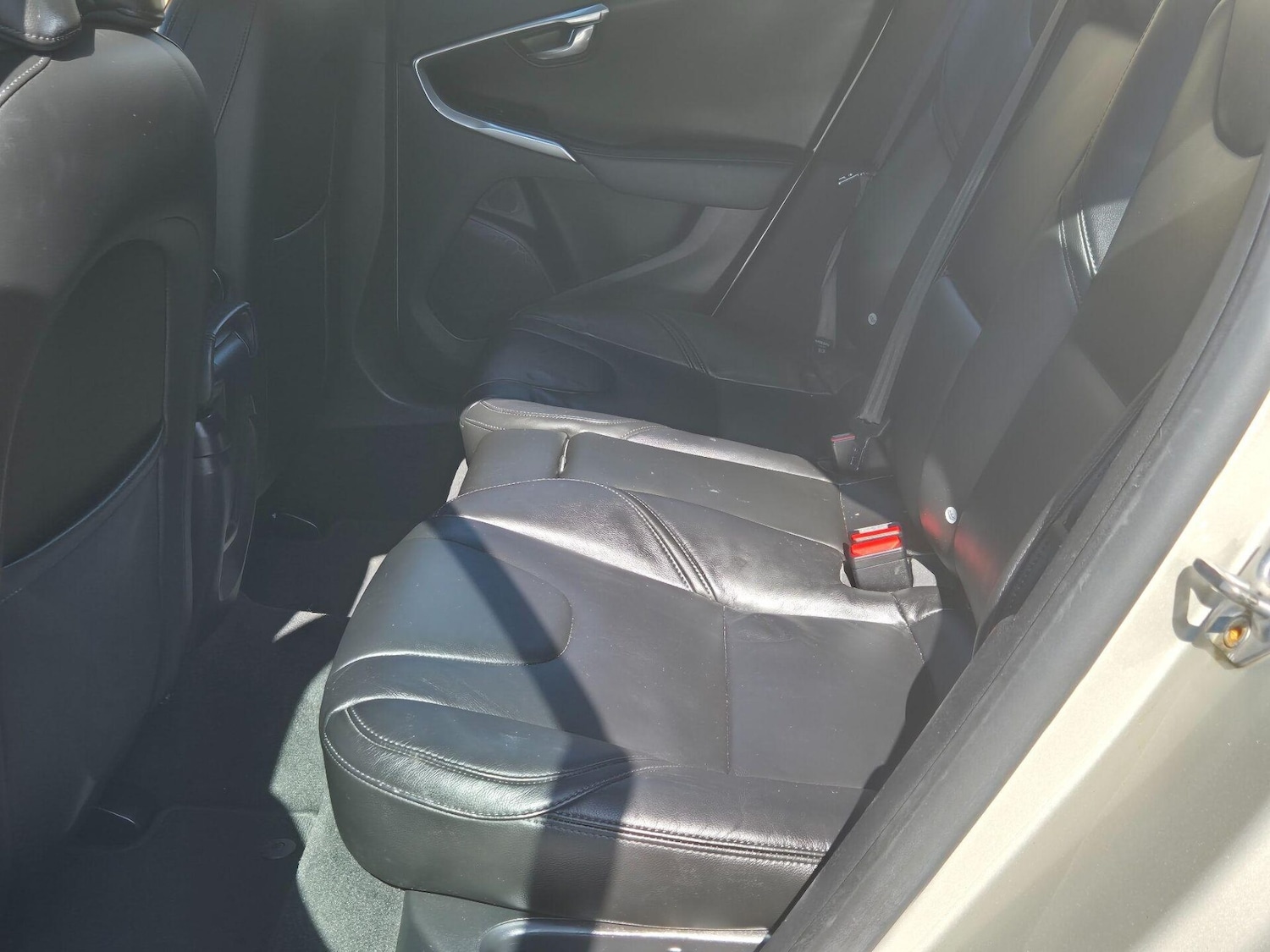 Used Volvo V40 2017 for sale - 76608910: Photo 10