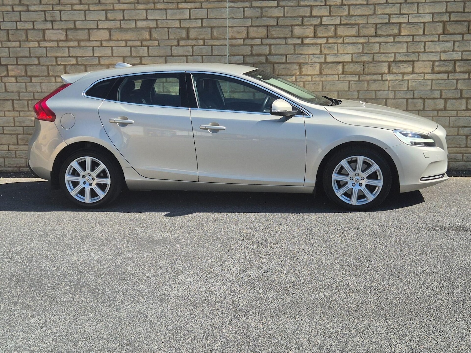Used Volvo V40 2017 for sale - 76608910: Photo 13