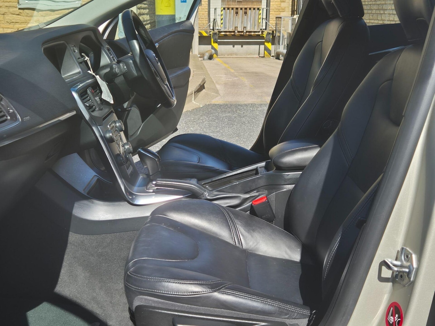 Used Volvo V40 2017 for sale - 76608910: Photo 14