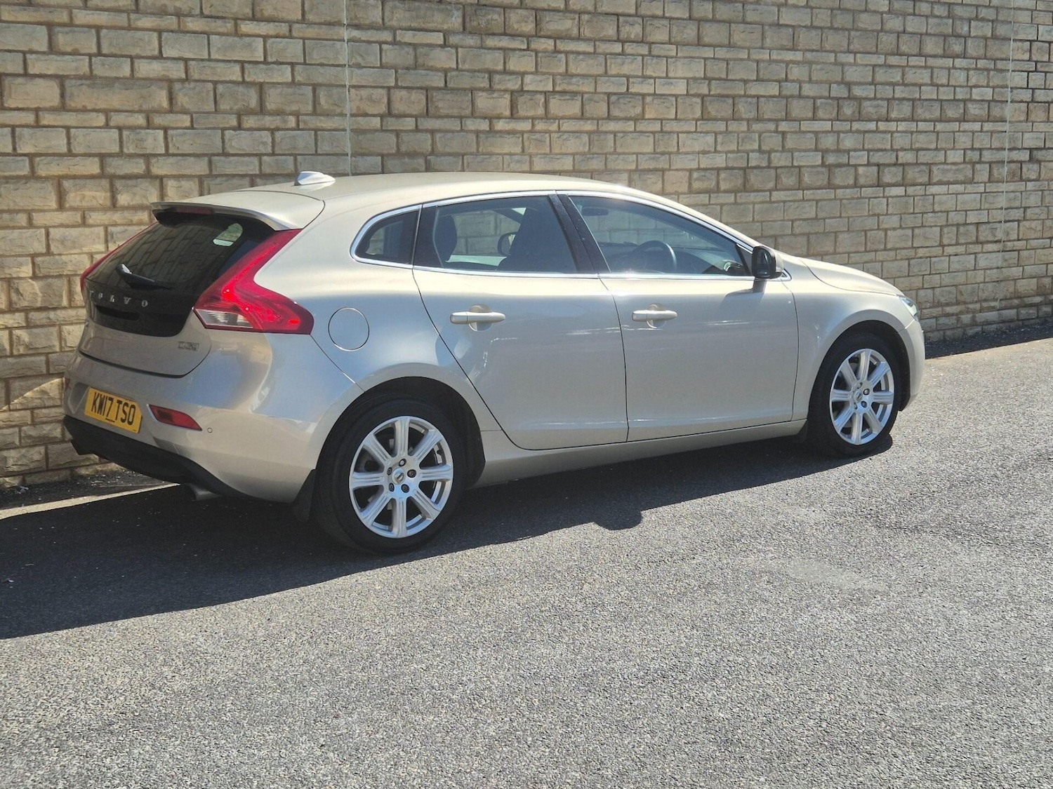 Used Volvo V40 2017 for sale - 76608910: Photo 16