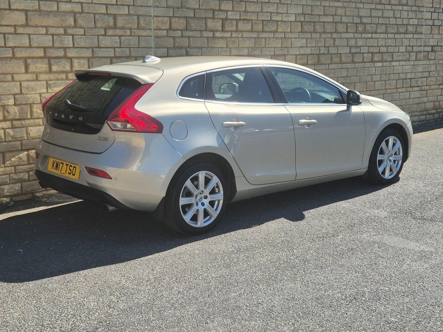 Used Volvo V40 2017 for sale - 76608910: Photo 17