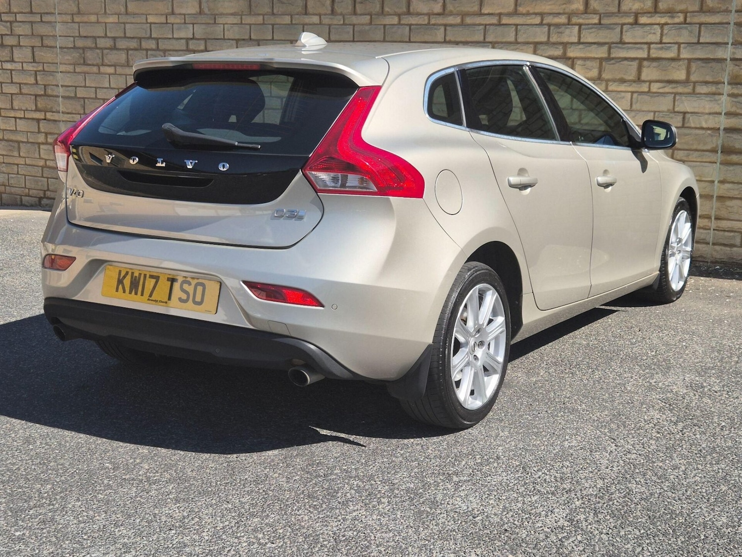 Used Volvo V40 2017 for sale - 76608910: Photo 19