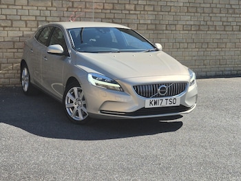 Used Volvo V40 2017 for sale - 76608910: Photo