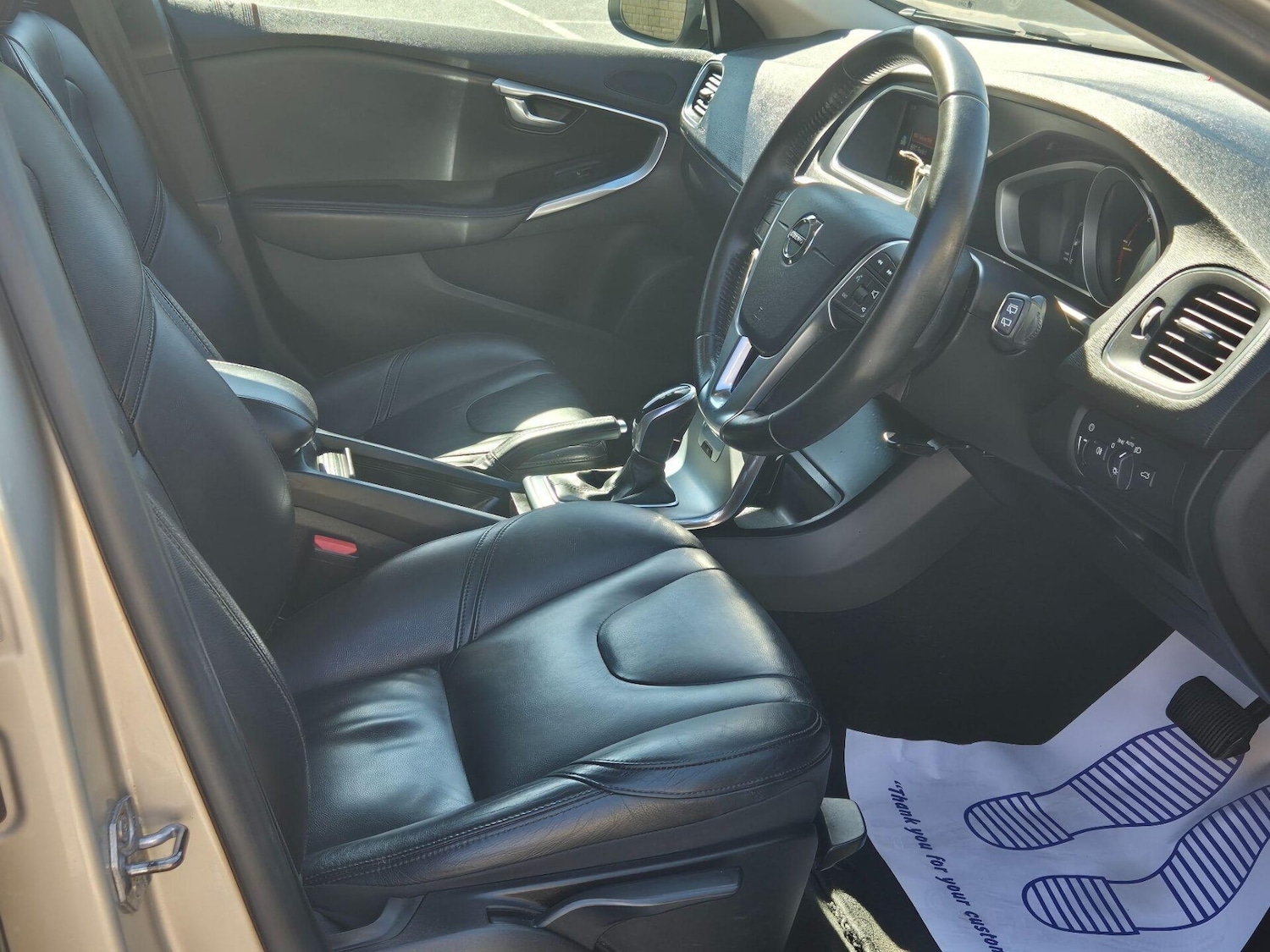 Used Volvo V40 2017 for sale - 76608910: Photo 2